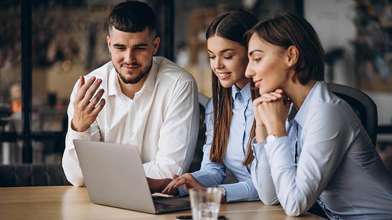 Grupp Manniskor Som Arbetar Med Det Goda Ledarskapet