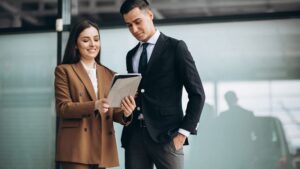 Medarbetaren Radgor Med En Skicklig Projektledare